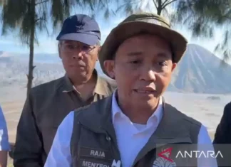 Menhut Sebut “Water Bombing” Dioptimalkan Padamkan Api di Lereng Bromo