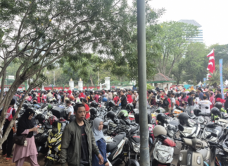 Pintu Timur Monas Dipadati Ribuan Warga, Arus Keluar-Masuk Pesta Rakyat HUT RI ke-81 Sempat Terkunci