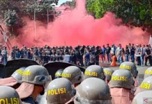 Polisi Sekat Jalur Tol-Stasiun Tangerang Cegah Massa Aksi ke Jakarta