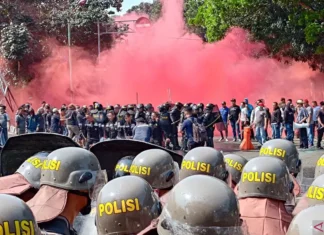 Polisi Sekat Jalur Tol-Stasiun Tangerang Cegah Massa Aksi ke Jakarta