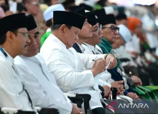 Prabowo Minta Papan Digital segera Dikirim ke Sekolah dan Pesantren NU
