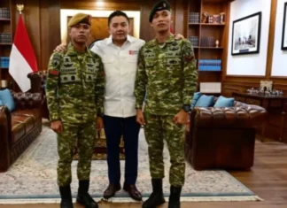 Seskab Apresiasi Dua Prajurit yang Kibarkan lagi Merah Putih di Aceh