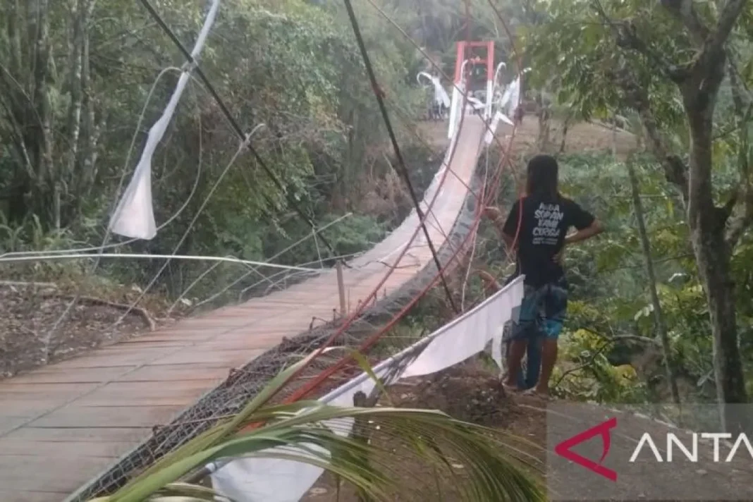 TNI AD buka suara soal robohnya jembatan gantung di Pangandaran