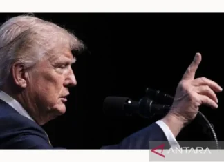 Trump Desak Perusahaan Minyak AS segera Turunkan Harga ke Konsumen