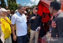 Wapres Kunjungi Pengungsi, Lihat Kerusakan Pelabuhan di Sikka