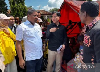 Wapres Kunjungi Pengungsi, Lihat Kerusakan Pelabuhan di Sikka