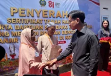 Gibran Saksikan Penyerahan Sertifikat Hak Milik Warga Huntap Sibolga