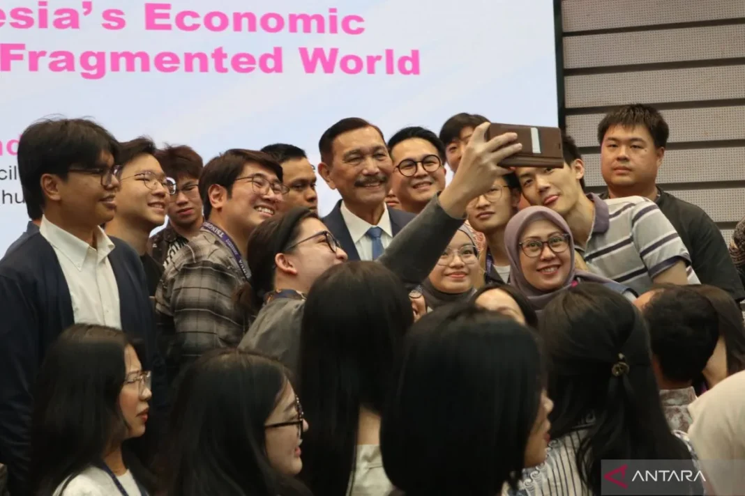 Luhut minta mahasiswa Indonesia di luar negeri tak ragu pulang