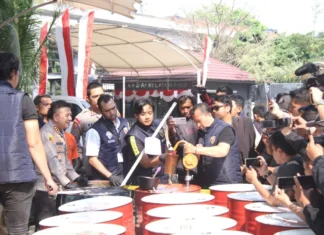 Produsen Oli Palsu di Jakbar Jual Produk seharga Oli Asli