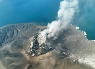 BNPB Siapkan OMC untuk Luruhkan Abu Erupsi Anak Krakatau