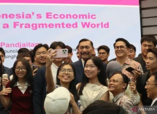 Temui Pejabat China, Luhut Bahas Pembayaran Utang Whoosh