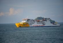 Penyeberangan di Pelabuhan Merak Tetap Normal Usai KMP Batumandi Tenggelam, Oil Boom Dipasang
