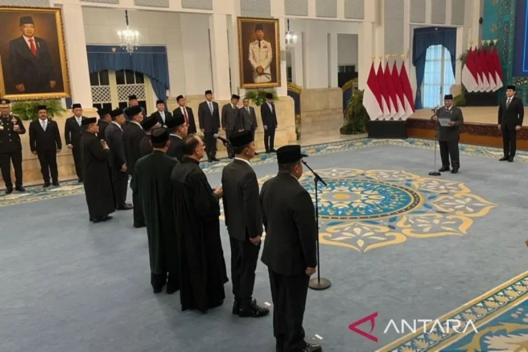 Prabowo lantik Yusuf Jauhari dan Richard Tampubolon sebagai Wamenhan